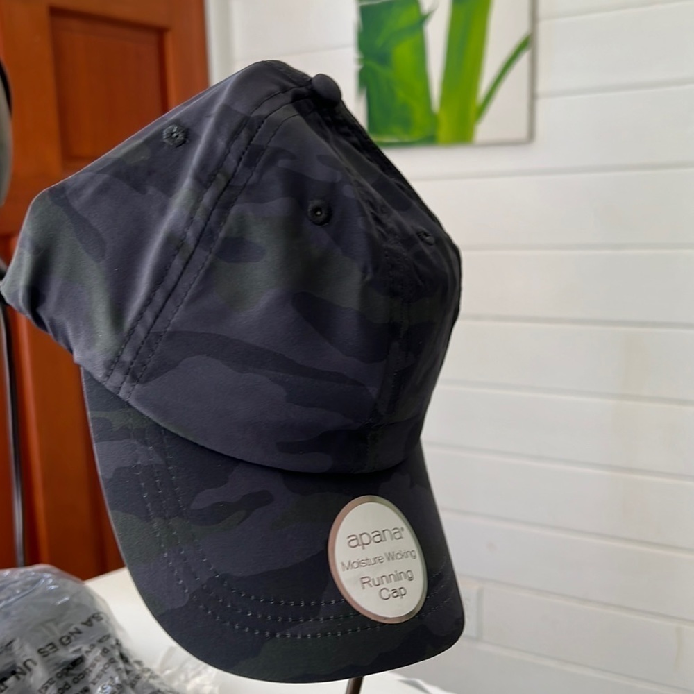 𝅺alana Running Cap gray and black Camo one size moisture Wicking
